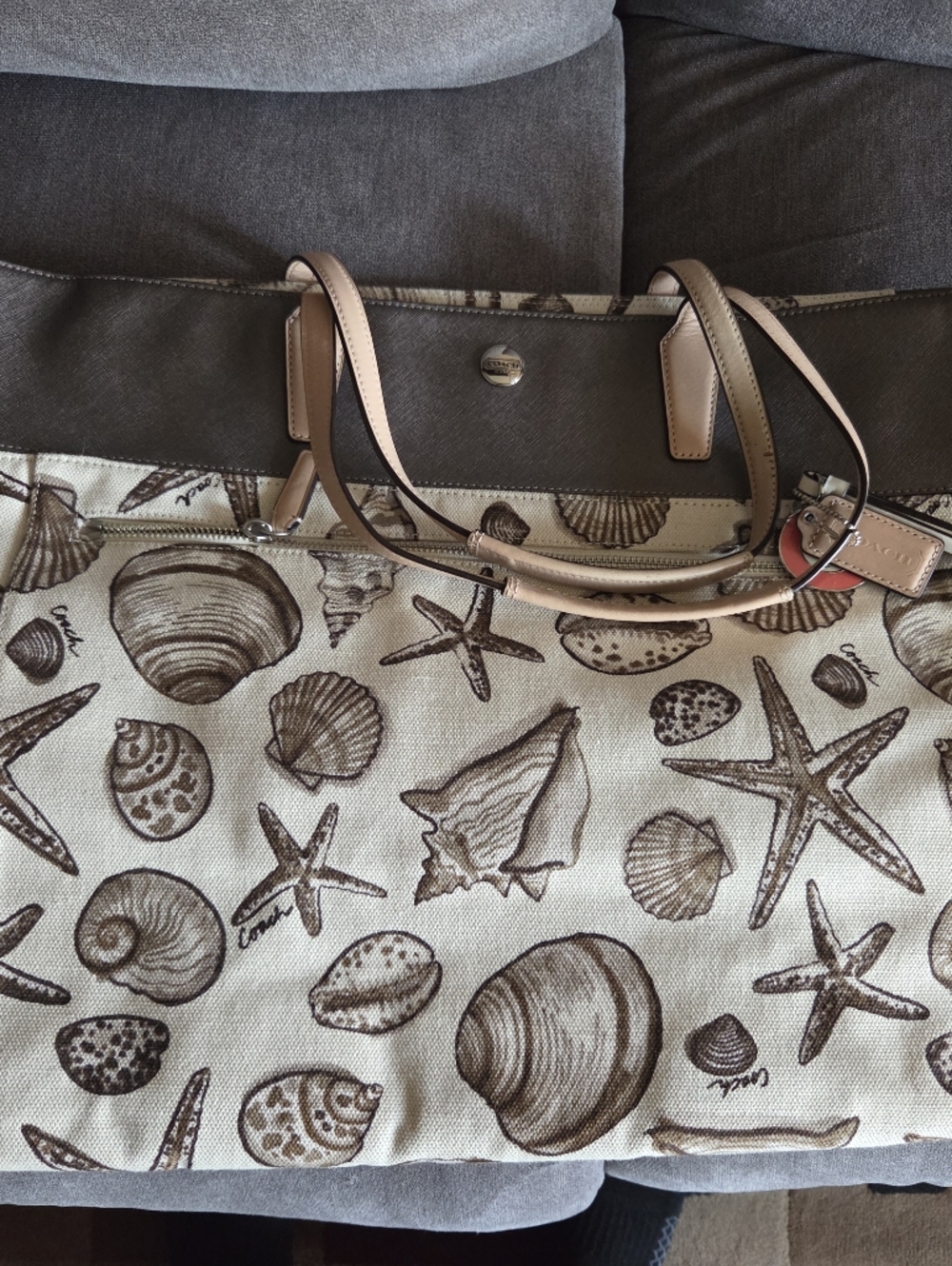 EXCELLENT CONDITION Coach Resort Shell Print LARGE Tote L F27347